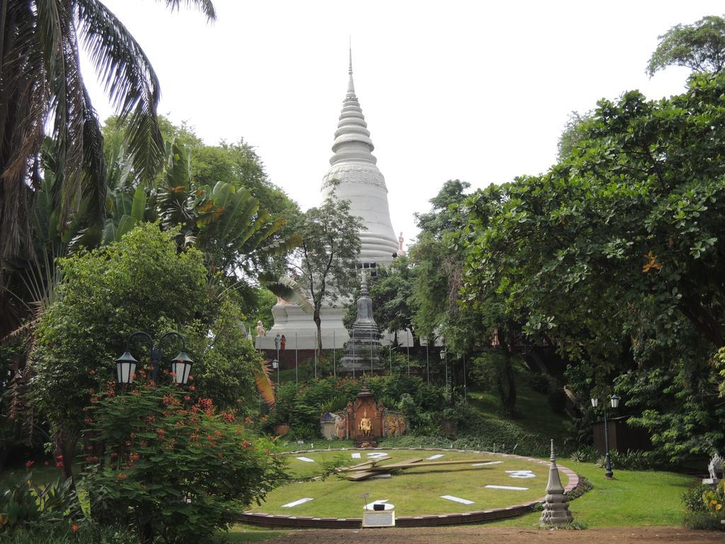 Discovery Hotel Phnom Penh Bagian luar foto