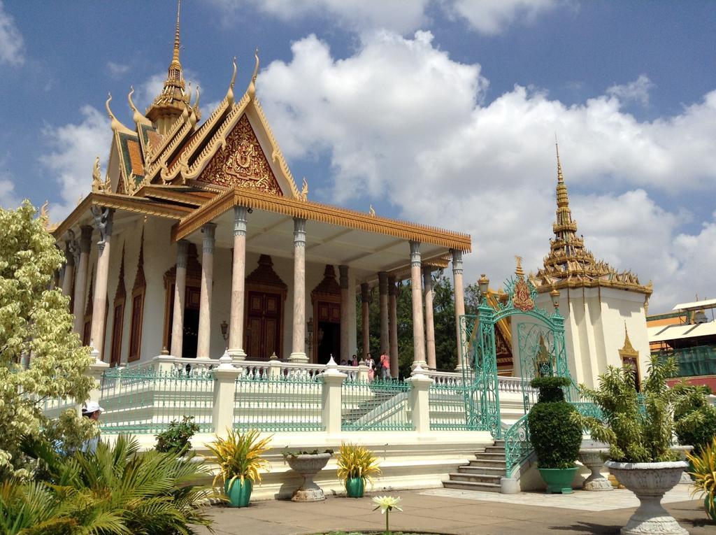 Discovery Hotel Phnom Penh Bagian luar foto