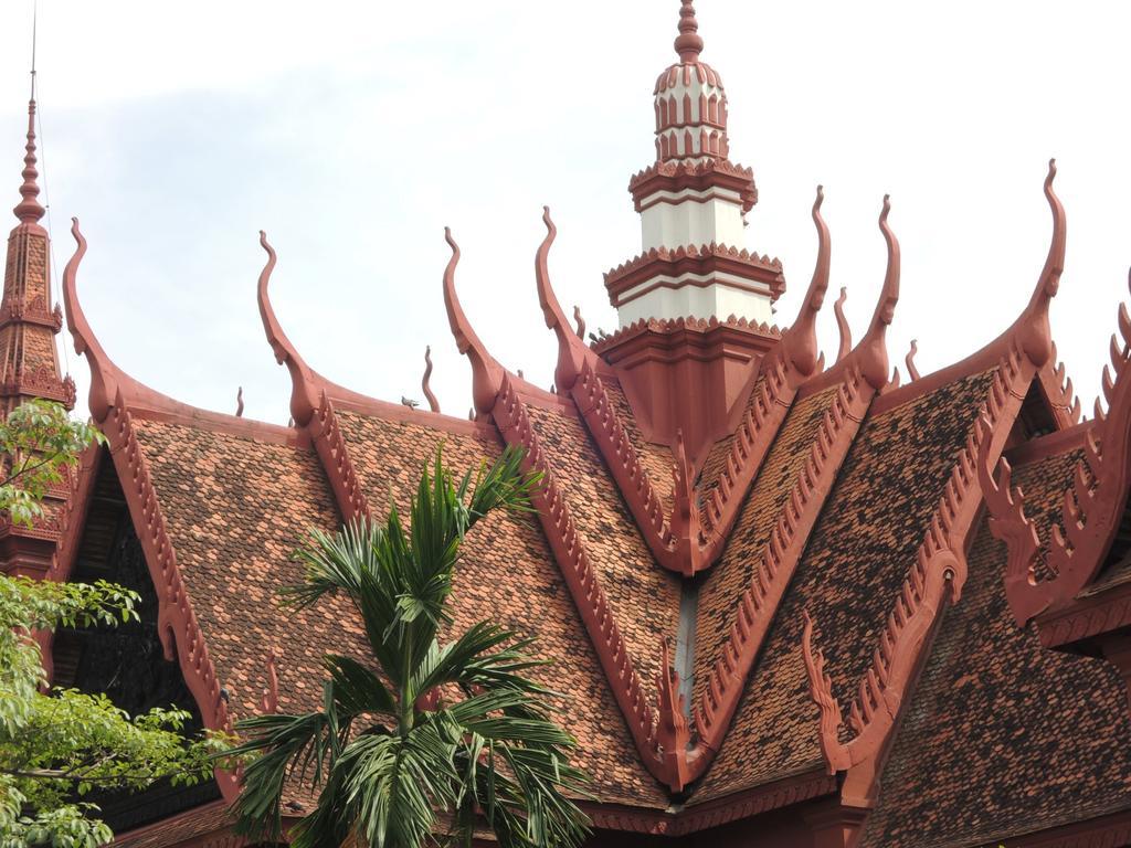 Discovery Hotel Phnom Penh Bagian luar foto