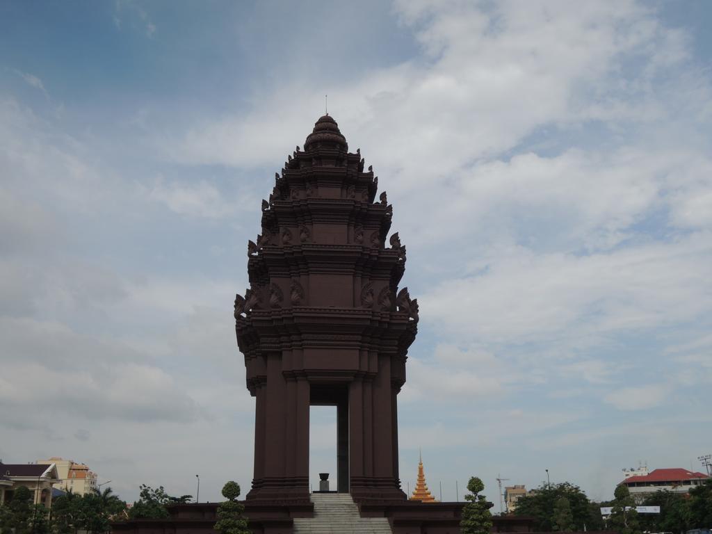 Discovery Hotel Phnom Penh Bagian luar foto