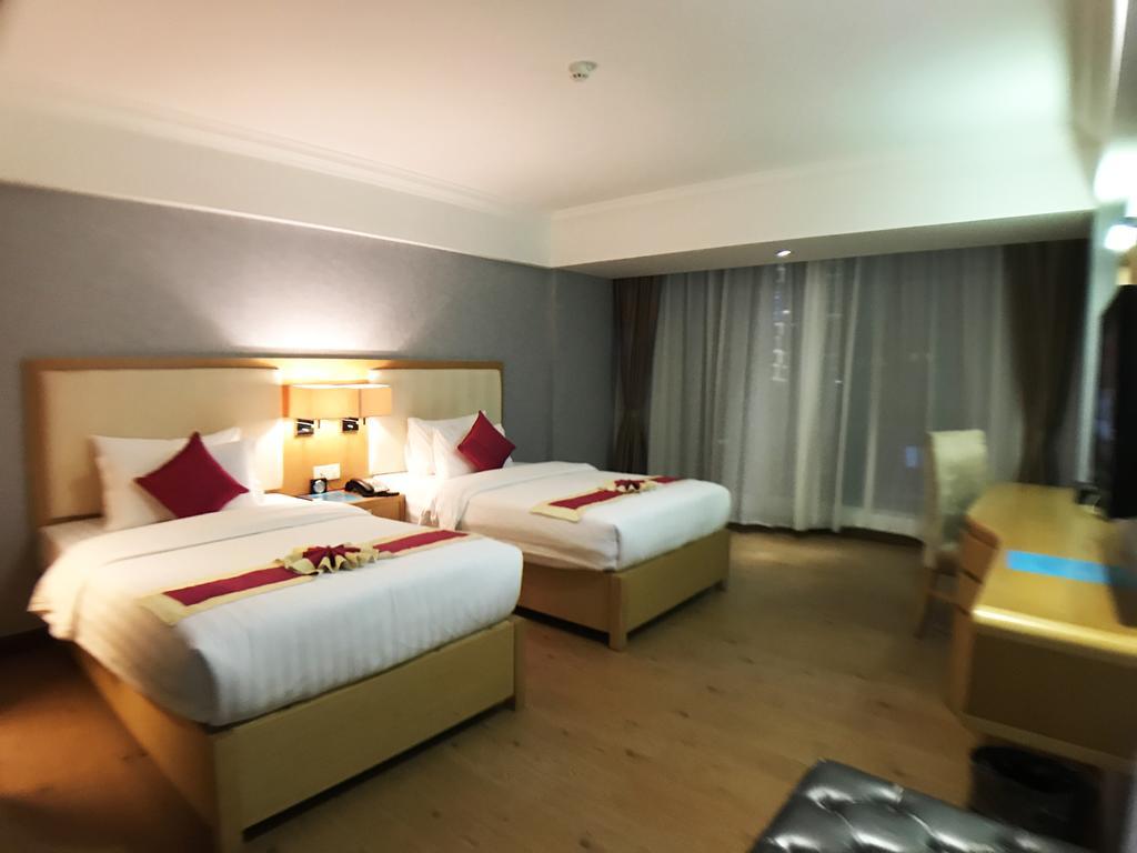 Discovery Hotel Phnom Penh Bagian luar foto
