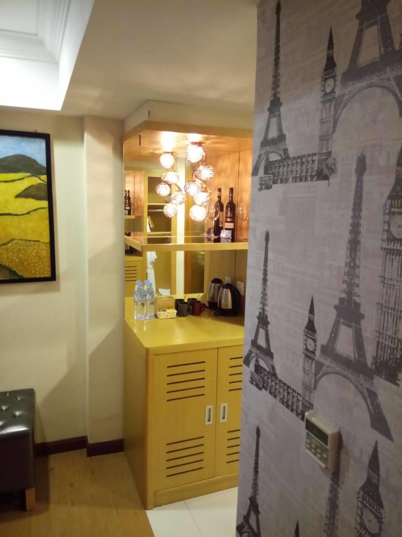 Discovery Hotel Phnom Penh Bagian luar foto