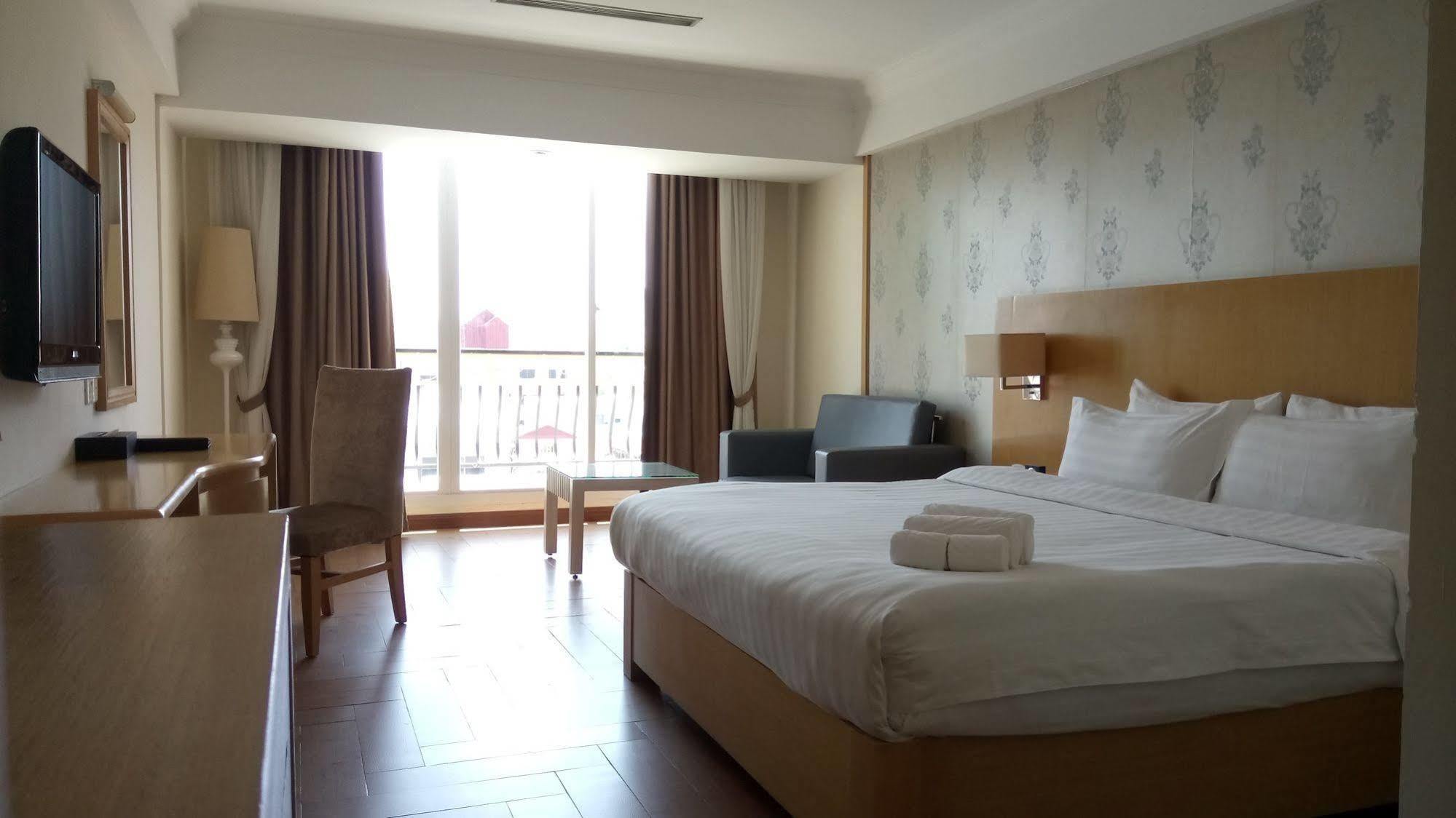 Discovery Hotel Phnom Penh Bagian luar foto