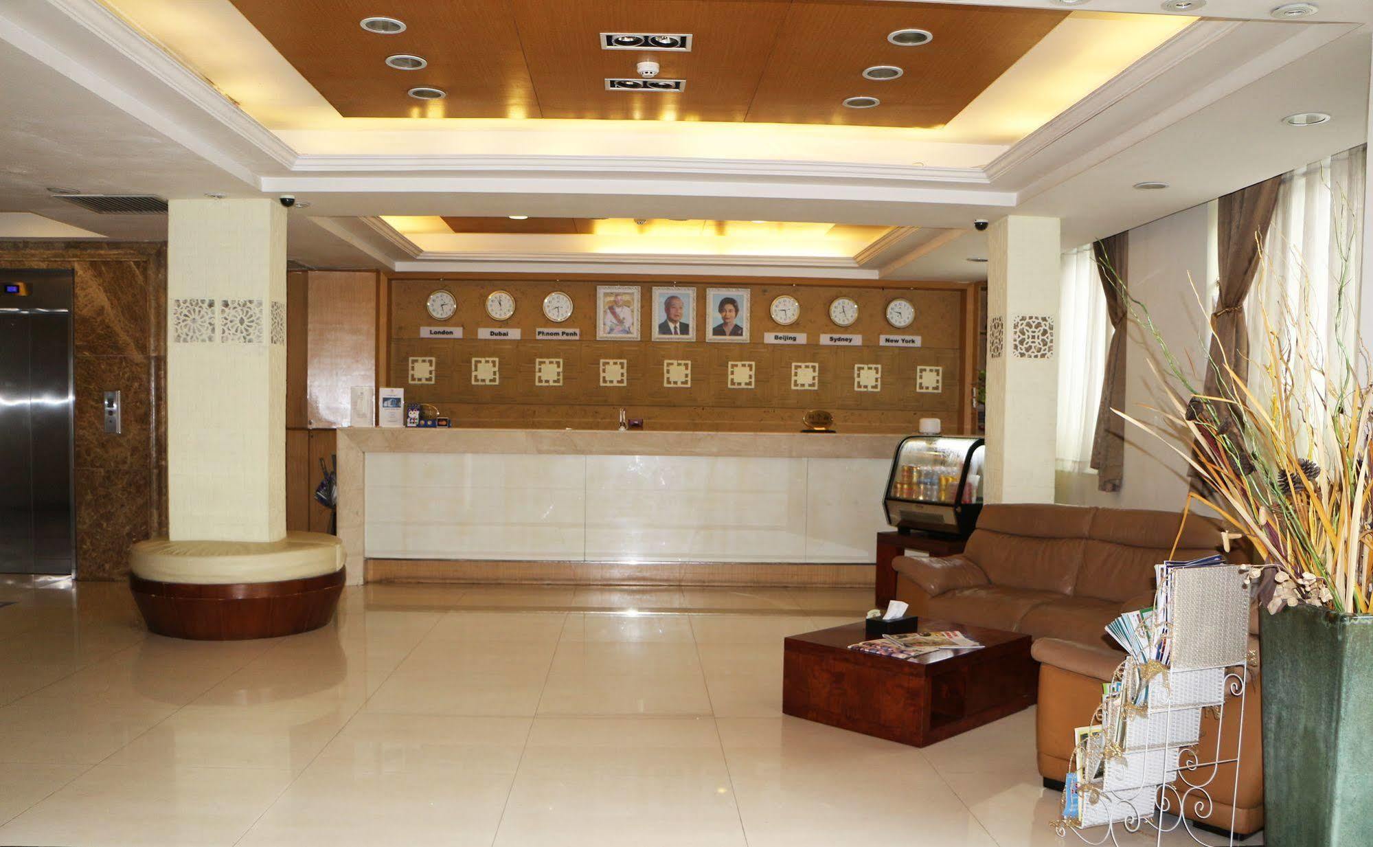 Discovery Hotel Phnom Penh Bagian luar foto